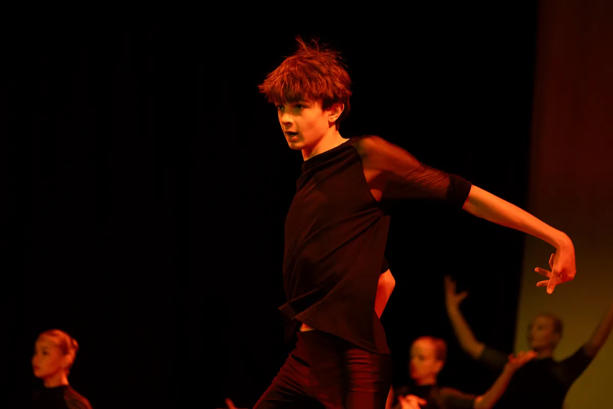 Modern jazz and expressive dance class at JL Dance Academy in Ripley